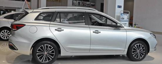 车门下方的塑料板叫啥,车门塑料板异响怎么办